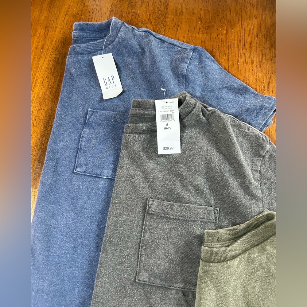 GAP Boys Cozy Tee Bundle | Size 6-7 | Grunge Fall Vibes 🍂 - Picture 3 of 10